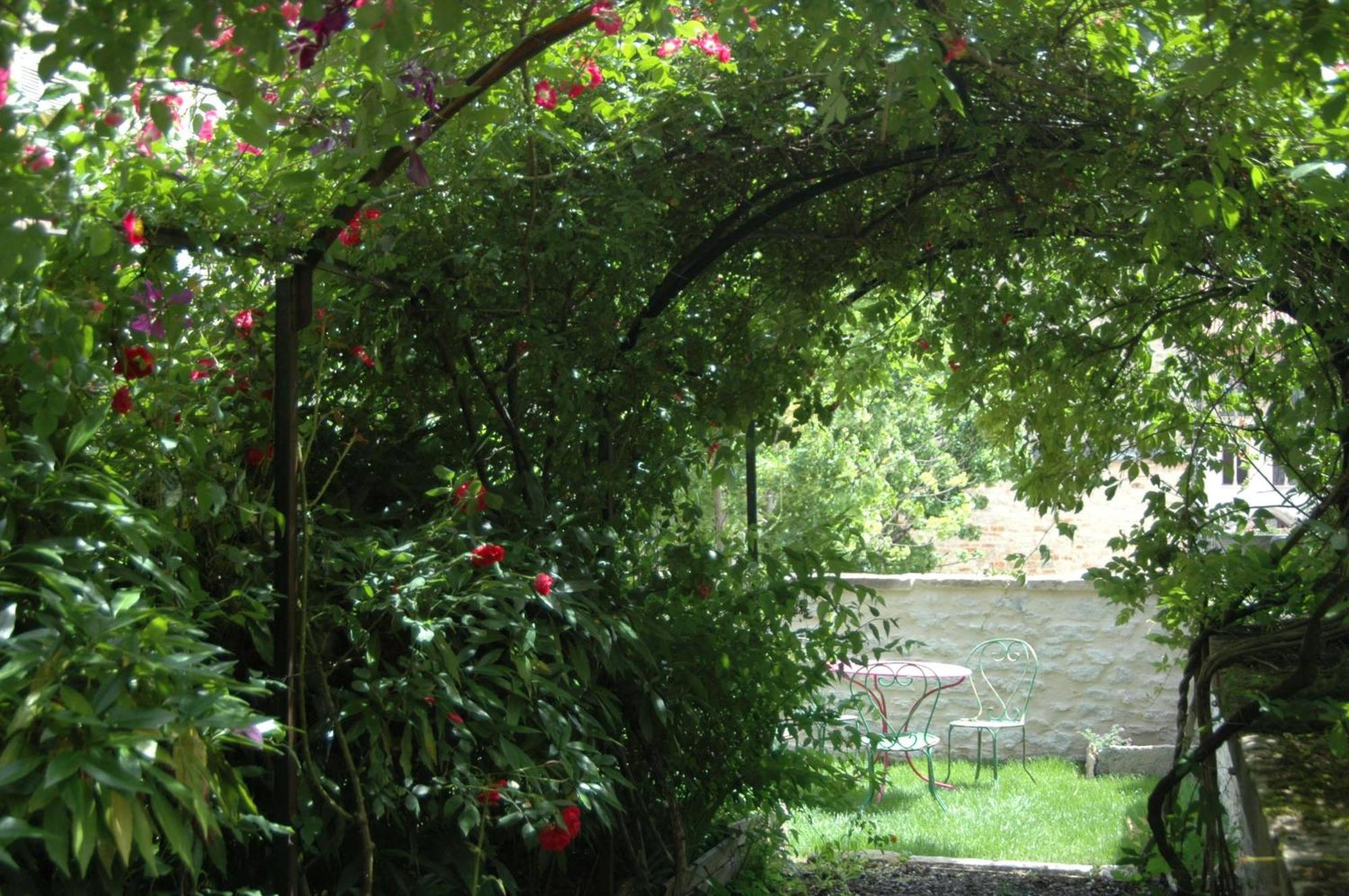 Le Clos De L'Abbaye Cluny Bagian luar foto